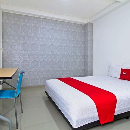 Hotel Reddoorz @ Pulomas Dżakarta Zewnętrze zdjęcie