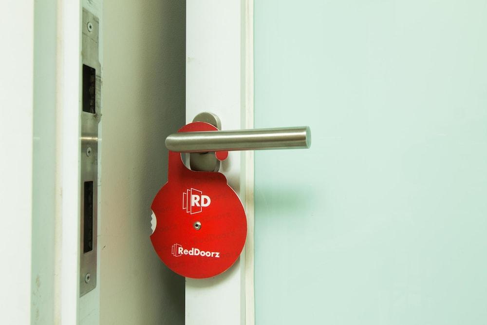 Hotel Reddoorz @ Pulomas Dżakarta Zewnętrze zdjęcie
