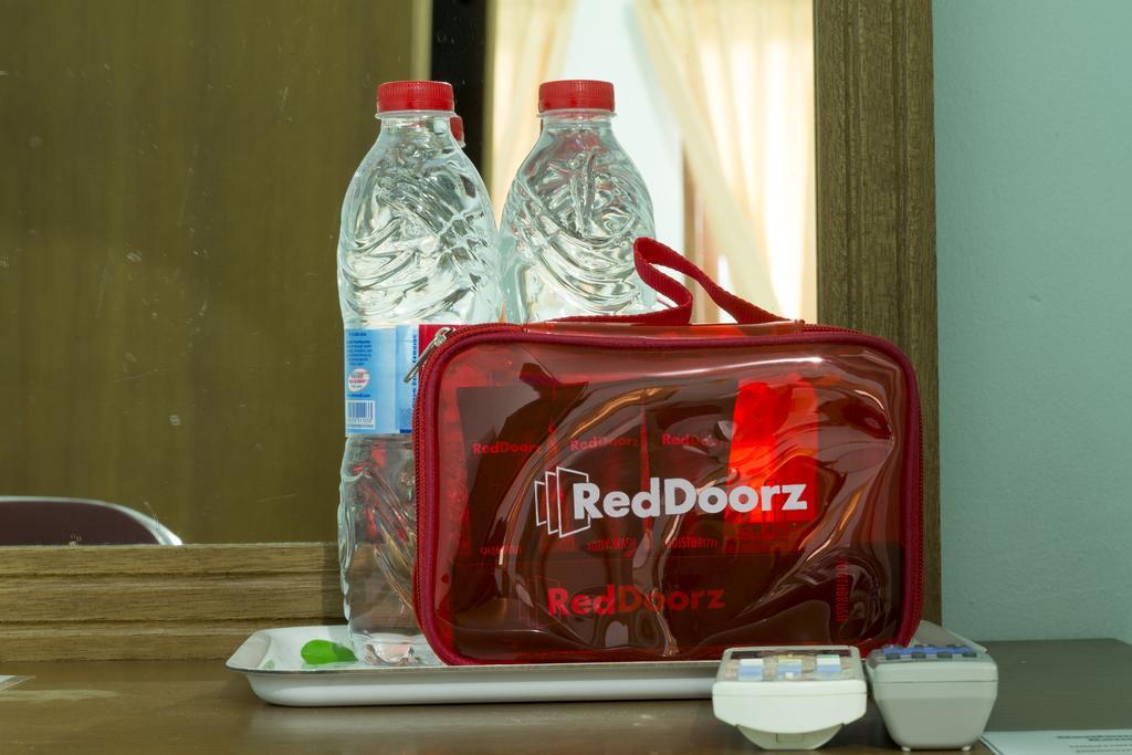 Hotel Reddoorz @ Pulomas Dżakarta Zewnętrze zdjęcie
