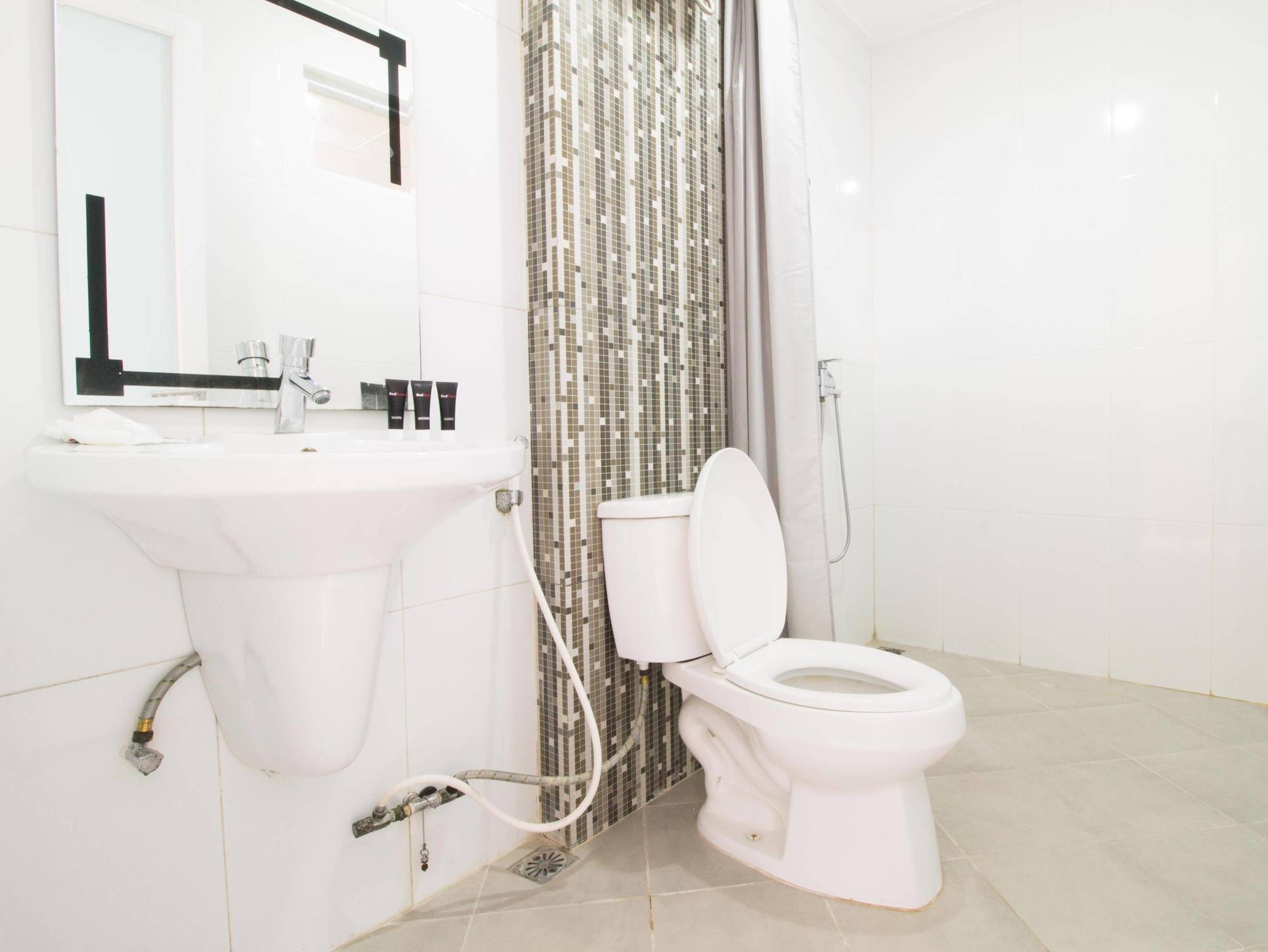 Hotel Reddoorz @ Pulomas Dżakarta Zewnętrze zdjęcie