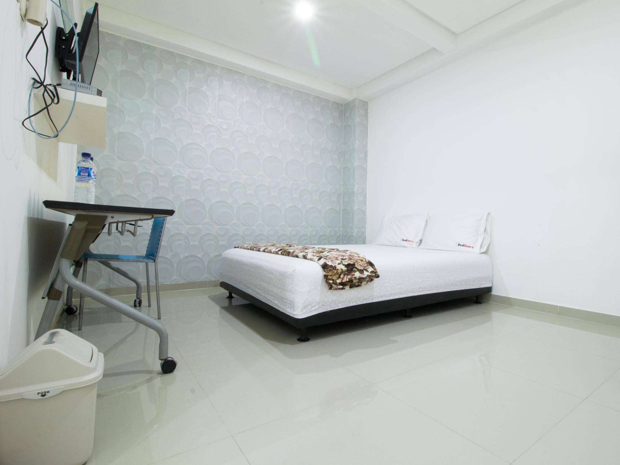 Hotel Reddoorz @ Pulomas Dżakarta Zewnętrze zdjęcie