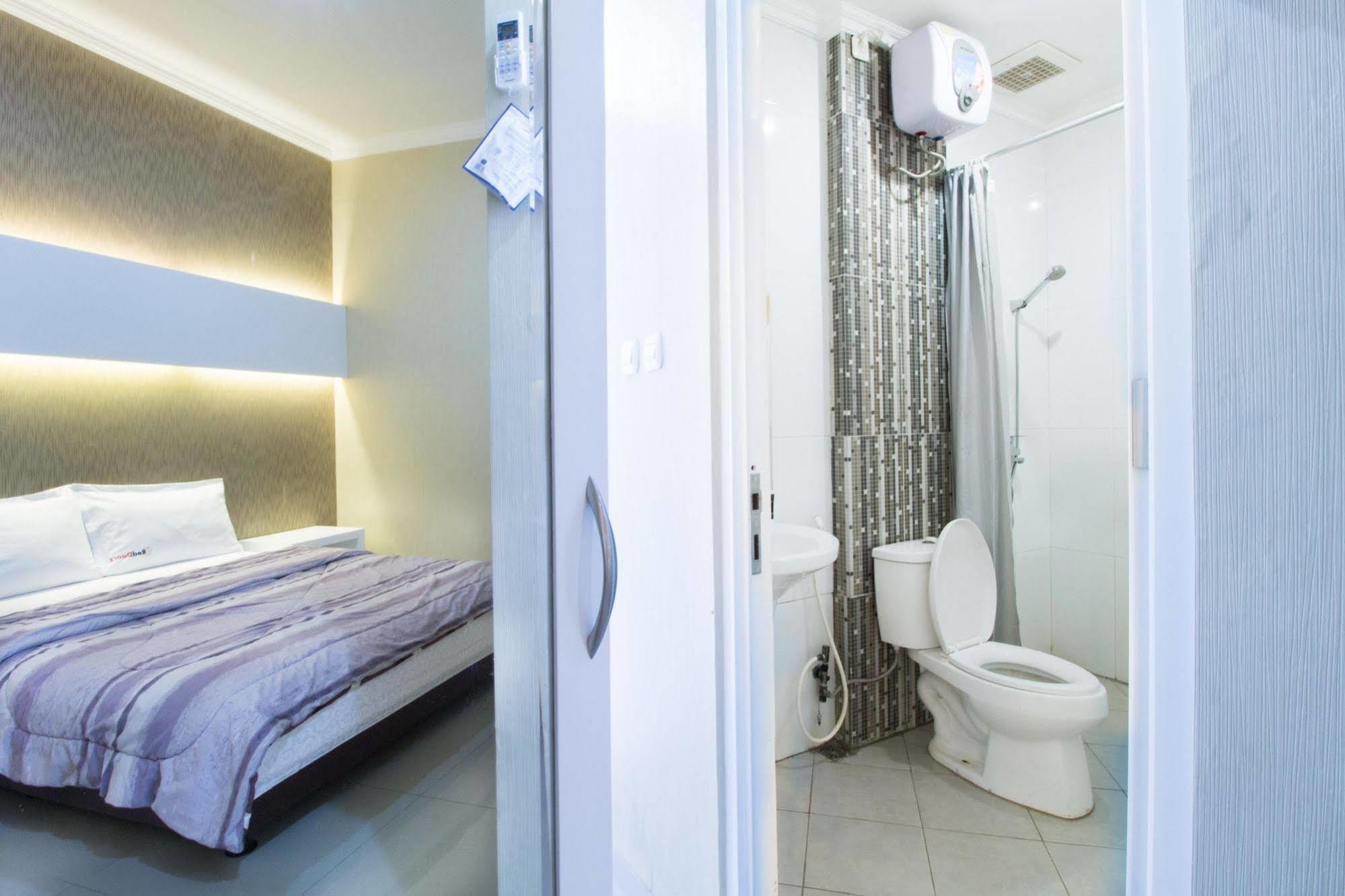 Hotel Reddoorz @ Pulomas Dżakarta Zewnętrze zdjęcie