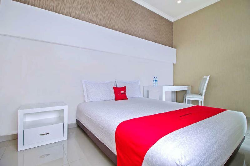 Hotel Reddoorz @ Pulomas Dżakarta Zewnętrze zdjęcie